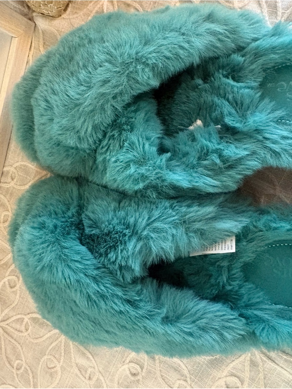 Stars Above Teal Blue Plush Faux Fur Crossband Slippers Size 7/8